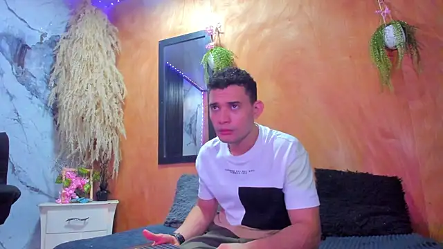 Snapshot of Jax_Thunder chatting on 02-13-26, 01:40 Jax Thunder online show from 02-13-26, 01:40