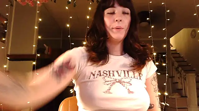 Trickylucy555 online show from 06-16-26, 03:42
