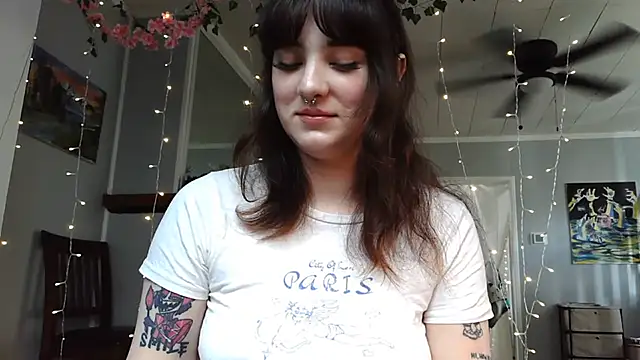 Trickylucy555 online show from 06-17-26, 06:42