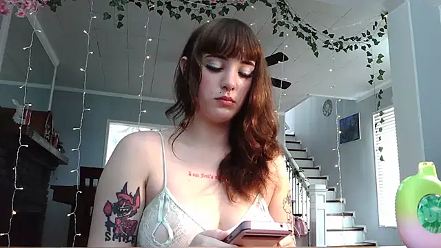 Trickylucy555 online show from 08-06-26, 05:37