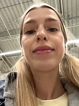 Snapshot of kira_mia chatting on 11-26-25, 03:24 kira mia online show from 11-26-25, 03:24