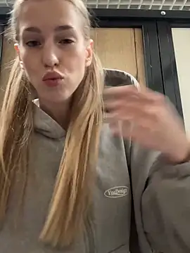 kira mia online show from 12-05-25, 03:41