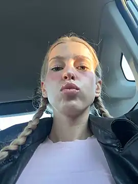 kira mia online show from 04-11-26, 03:49