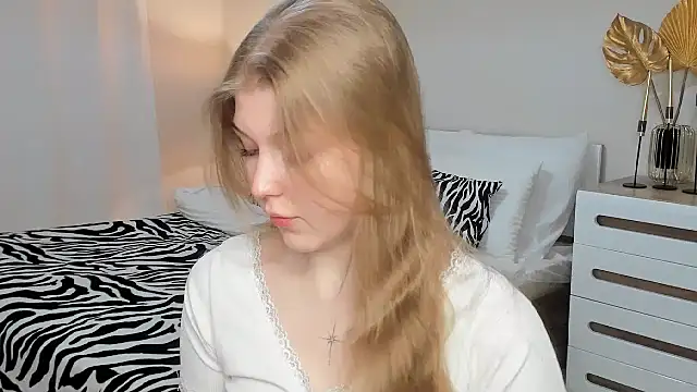 Snapshot of Stella_Light chatting on 05-03-26, 04:40 Stella Light online show from 05-03-26, 04:40