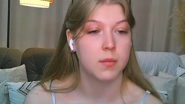 Snapshot of Stella_Light chatting on 05-14-26, 01:07 Stella Light online show from 05-14-26, 01:07