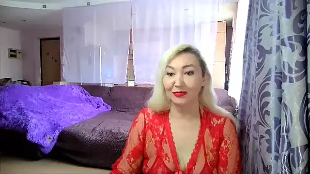 Snapshot of LadyKriss chatting on 11-12-25, 07:20 LadyKriss online show from 11-12-25, 07:20