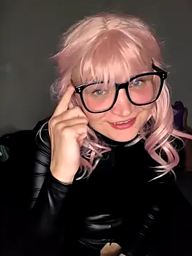 LunaXshade online show from 11-18-25, 06:34