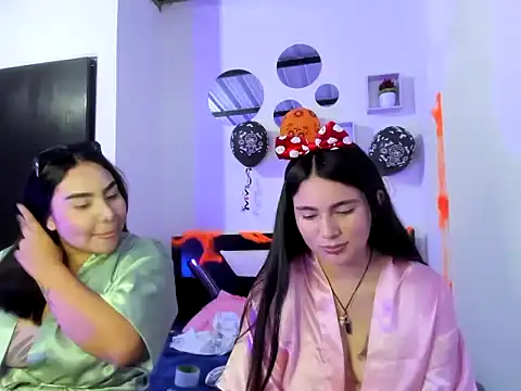 Twodirtyteens18 online show from 10-29-25, 12:02