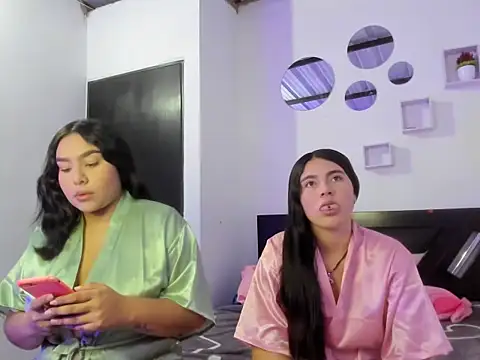 Twodirtyteens18 online show from 11-03-25, 09:16