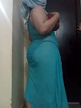 Snapshot of sirina11 chatting on 11-08-25, 09:35 sirina11 online show from 11-08-25, 09:35