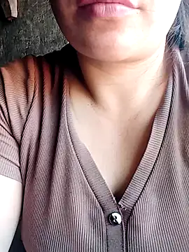Snapshot of chipu06 chatting on 07-21-26, 04:37 chipu06 online show from 07-21-26, 04:37