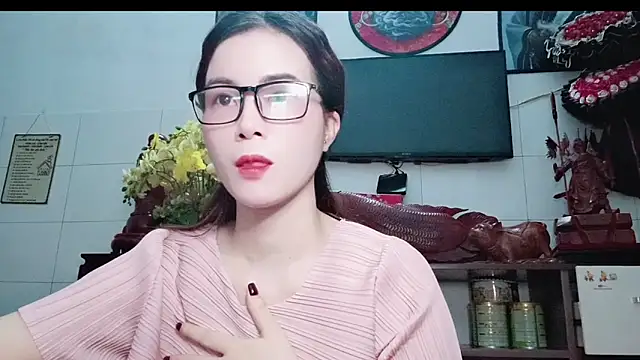 Family-Lovee online show from 06-15-26, 05:48