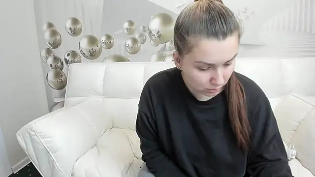 Snapshot of Julia_henny3 chatting on 10-21-25, 01:12 Julia henny3 online show from 10-21-25, 01:12