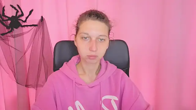 CuteEllii online show from 10-27-25, 11:14