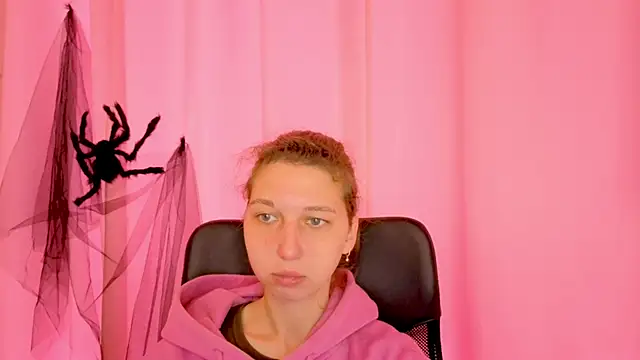 CuteEllii online show from 11-19-25, 11:10