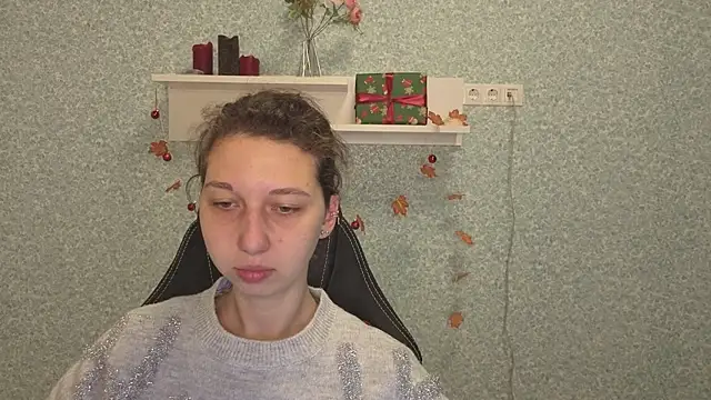 CuteEllii online show from 12-20-25, 05:14