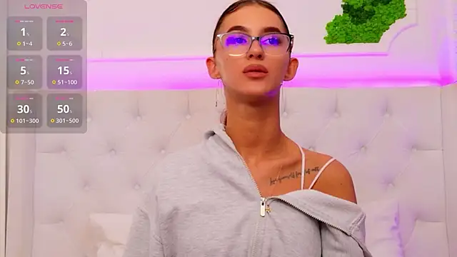 ElisaCharm online show from 04-10-26, 04:06