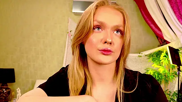 Snapshot of Slay_Blonde chatting on 10-22-25, 05:08 Slay Blonde online show from 10-22-25, 05:08