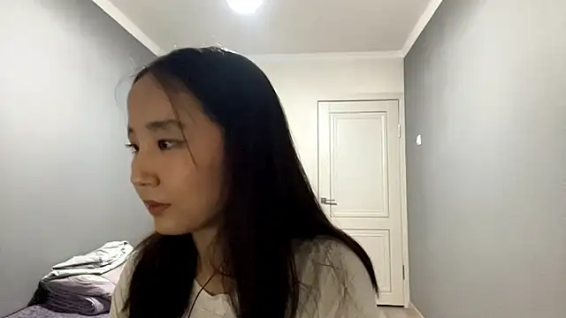 Snapshot of LiaPilksi chatting on 10-22-25, 06:51 LiaPilksi online show from 10-22-25, 06:51