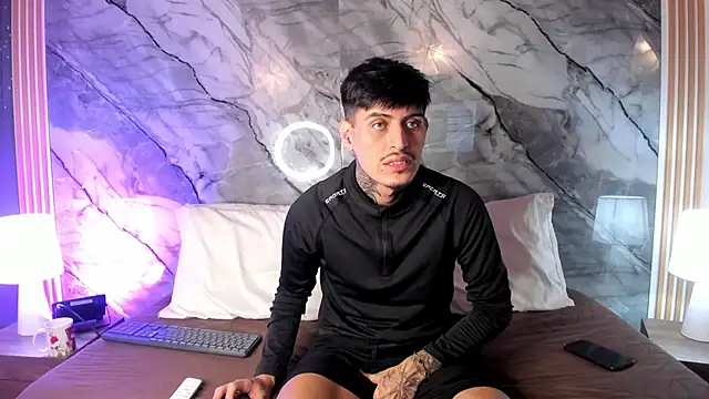 Snapshot of enzorodriguezz chatting on 11-11-25, 01:00 enzorodriguezz online show from 11-11-25, 01:00