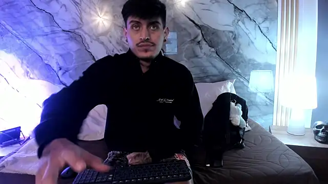 Snapshot of enzorodriguezz chatting on 11-12-25, 01:00 enzorodriguezz online show from 11-12-25, 01:00