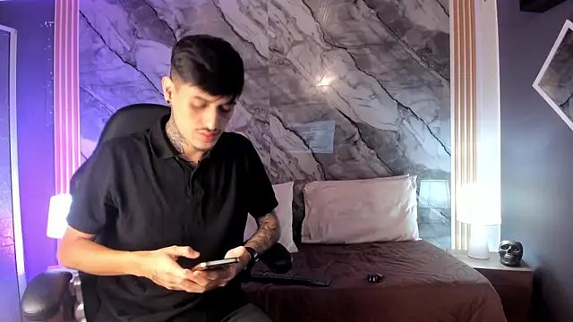 Snapshot of enzorodriguezz chatting on 11-13-25, 12:37 enzorodriguezz online show from 11-13-25, 12:37