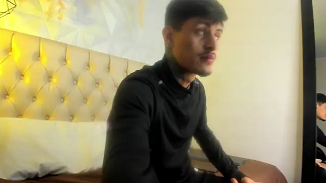 Snapshot of enzorodriguezz chatting on 11-18-25, 01:04 enzorodriguezz online show from 11-18-25, 01:04