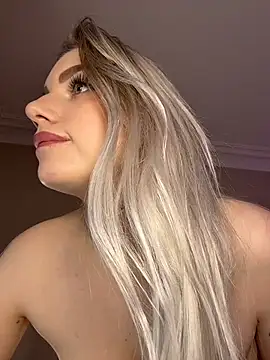 Snapshot of HugeBoobsAlice chatting on 05-14-26, 05:03 HugeBoobsAlice online show from 05-14-26, 05:03
