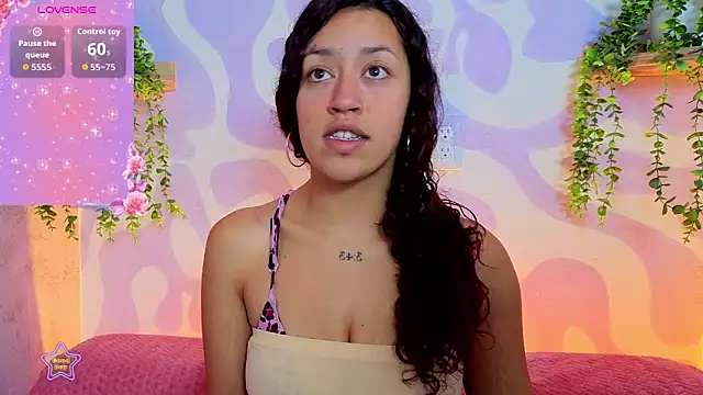 Snapshot of mia_scarlett7 chatting on 06-19-26, 01:04 mia scarlett7 online show from 06-19-26, 01:04