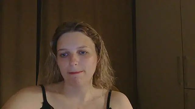 Snapshot of ElisSky301 chatting on 05-27-26, 08:06 ElisSky301 online show from 05-27-26, 08:06