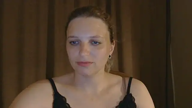 Snapshot of ElisSky301 chatting on 06-10-26, 08:30 ElisSky301 online show from 06-10-26, 08:30