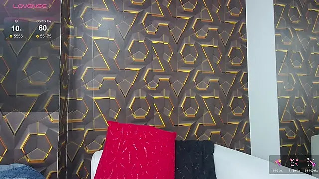 Snapshot of ashely_7 chatting on 10-29-25, 05:14 ashely 7 online show from 10-29-25, 05:14