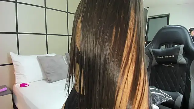 mia collins96 online show from 10-28-25, 02:37