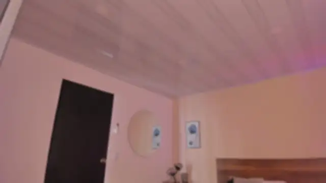 YariRose online show from 12-17-25, 02:12