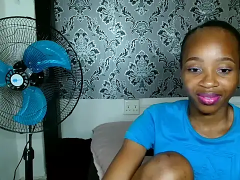 Snapshot of Patronaxxx chatting on 10-22-25, 05:56 Patronaxxx online show from 10-22-25, 05:56