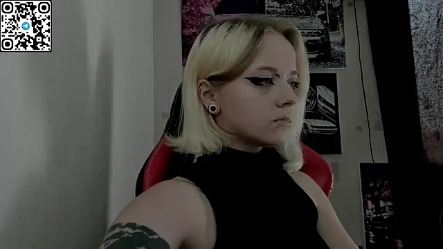 Snapshot of Holy_Mistress_S chatting on 07-18-26, 10:19 Holy Mistress S online show from 07-18-26, 10:19
