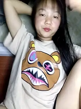 Quynhsumon online show from 03-18-26, 03:37