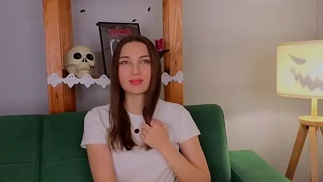 KateCahee online show from 10-31-25, 12:33