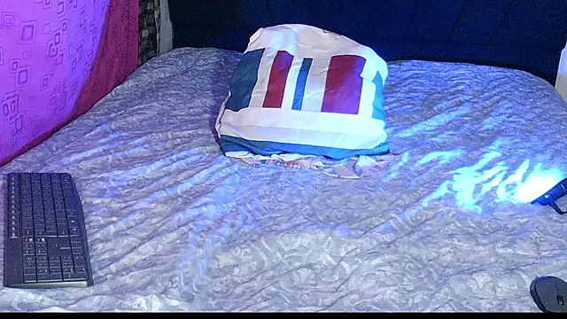 Snapshot of ReferredArtwork chatting on 11-06-25, 08:10 ReferredArtwork online show from 11-06-25, 08:10