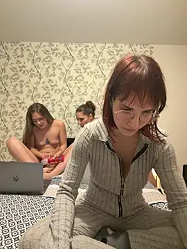  HeraLuna  online show from 02-09-26, 12:03