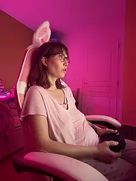  HeraLuna  online show from 05-10-26, 08:03