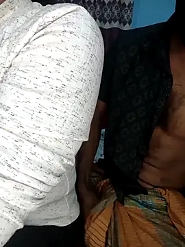 Snapshot of CoupleShow_432 chatting on 02-08-26, 10:29 CoupleShow 432 online show from 02-08-26, 10:29