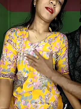 Snapshot of CoupleShow_432 chatting on 02-15-26, 09:41 CoupleShow 432 online show from 02-15-26, 09:41