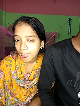 Snapshot of CoupleShow_432 chatting on 02-25-26, 05:33 CoupleShow 432 online show from 02-25-26, 05:33