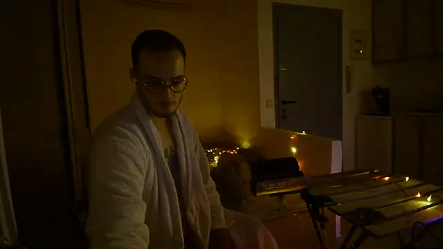 Snapshot of VenyxTrend chatting on 11-12-25, 05:13 VenyxTrend online show from 11-12-25, 05:13