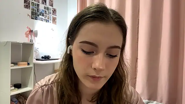 Kira Sanders online show from 10-23-25, 07:12