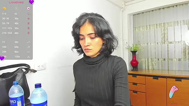 chloehanna online show from 11-24-25, 06:07