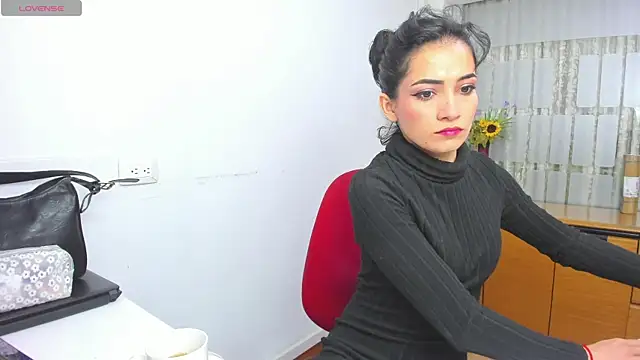 chloehanna online show from 12-21-25, 01:51