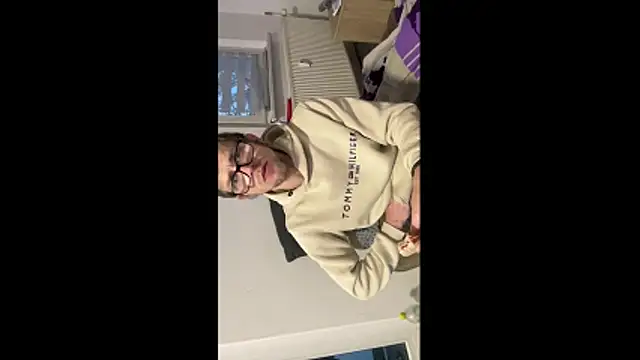 StephPra94 online show from 05-09-26, 10:04