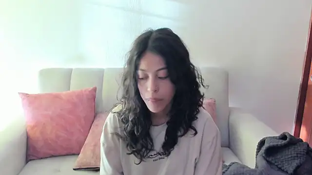 Snapshot of emily_jonessxx chatting on 11-01-25, 09:50 emily jonessxx online show from 11-01-25, 09:50